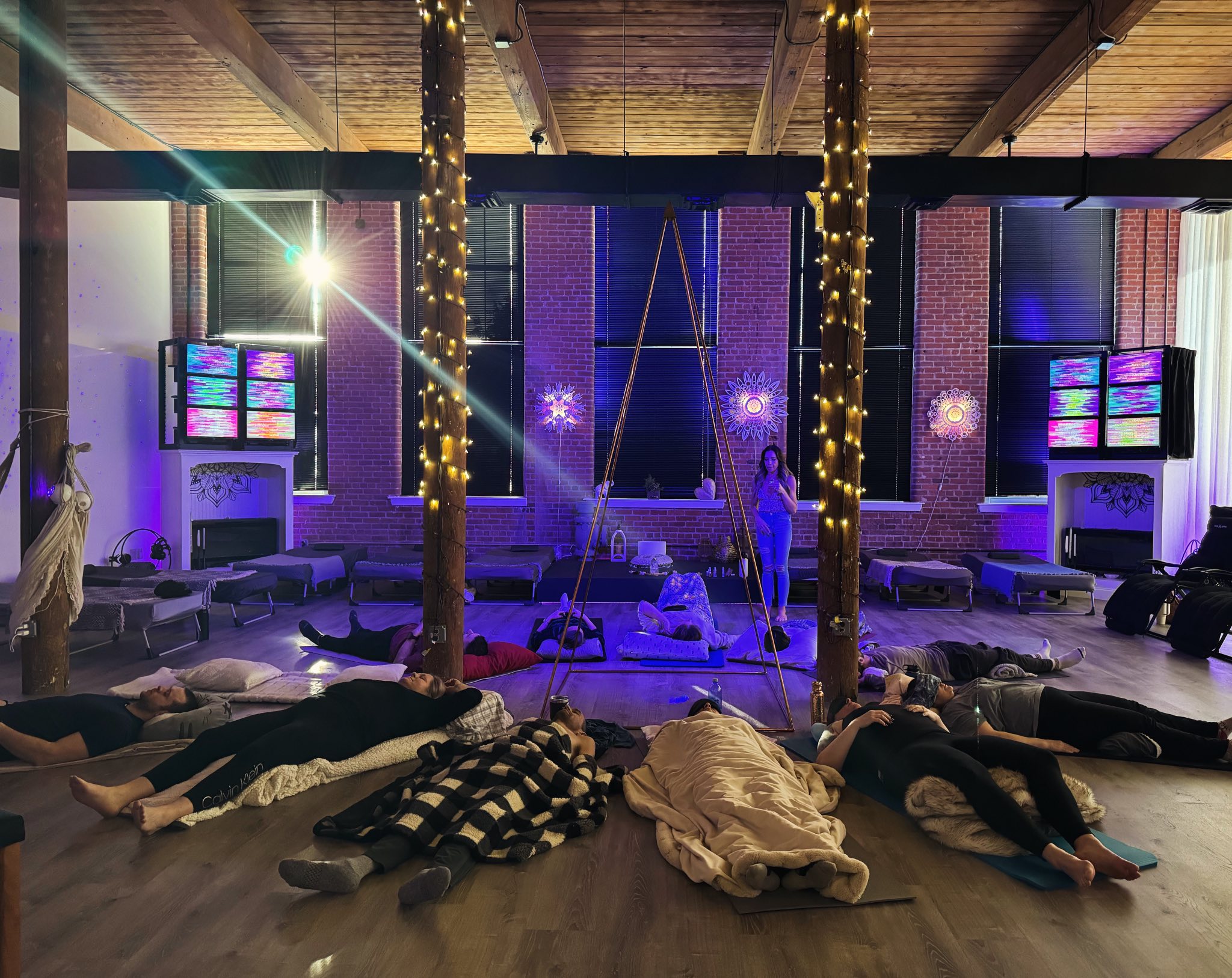 eescenterlightpyramid